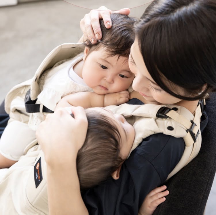 双子ママ必見!napnap(ナップナップ)の双子ちゃん用抱っこ紐
