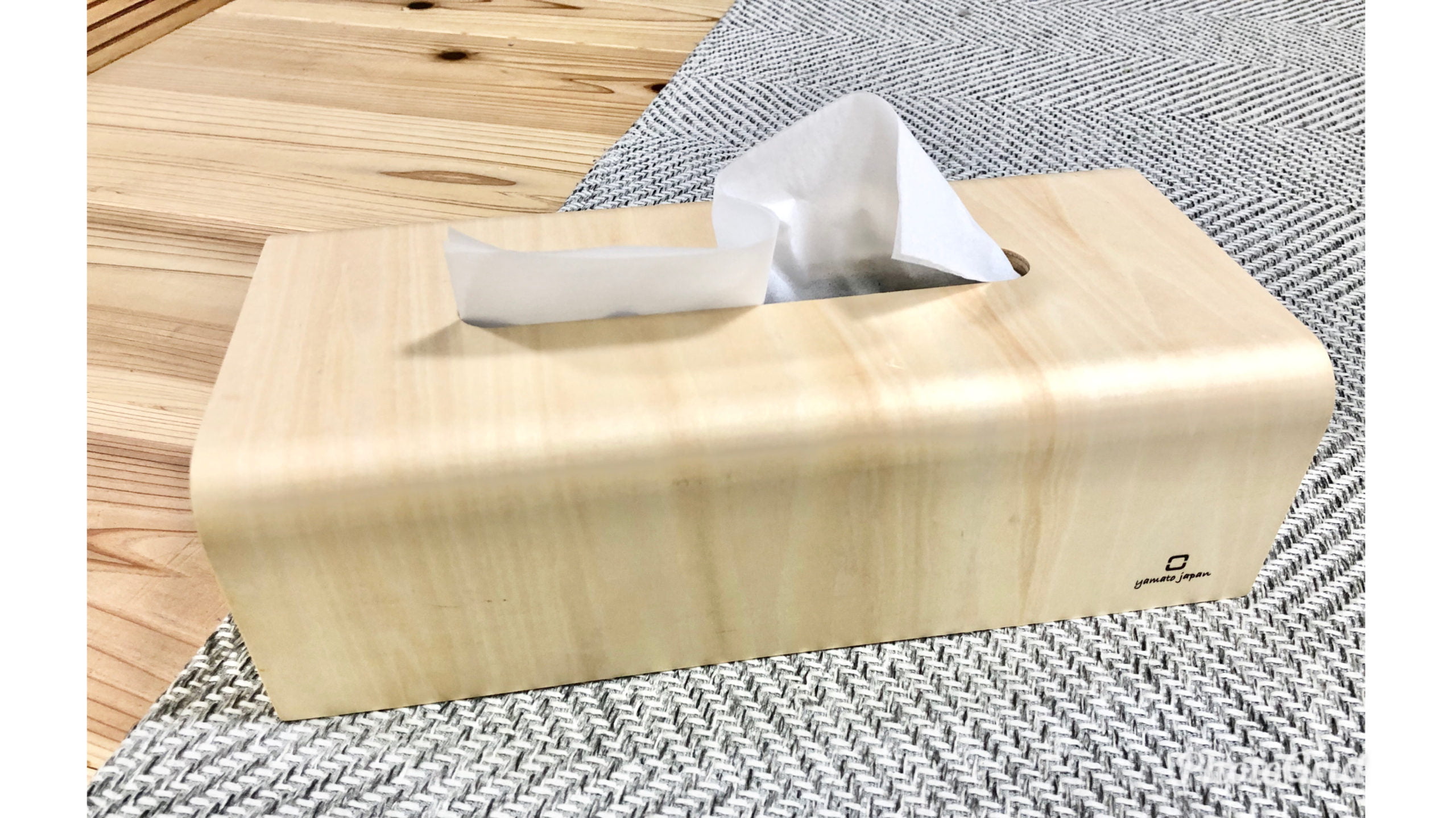 曲木が美しいHacoa(ハコア)の木製ティッシュボックス