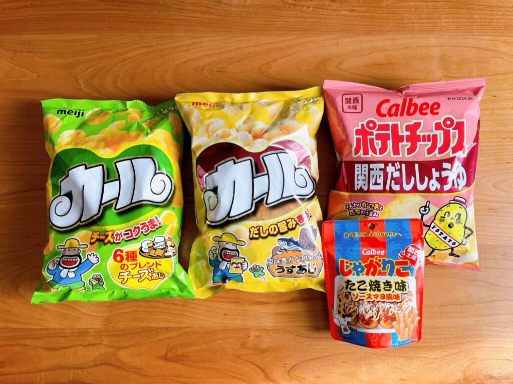 新大阪駅で購入のお菓子(カール・じゃがりこたこ焼き味)