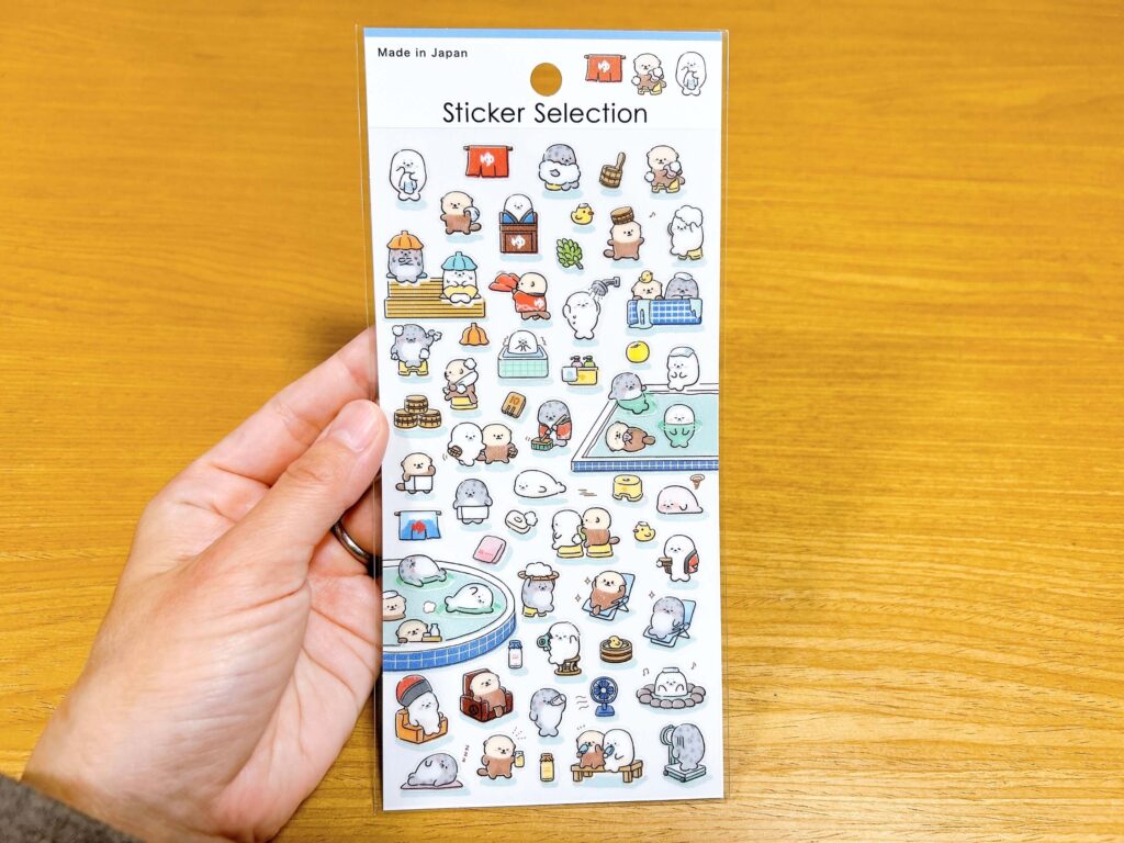 セリアのシール(温泉ラッコ&あざらし)