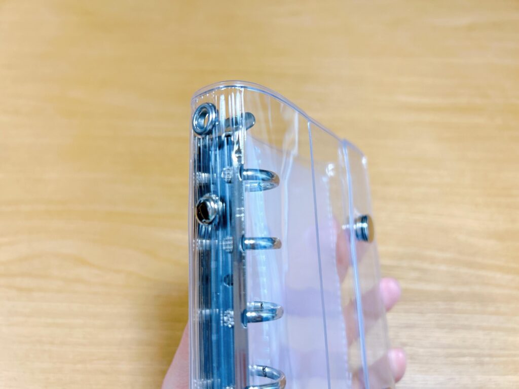 シール帳にキーホルダー